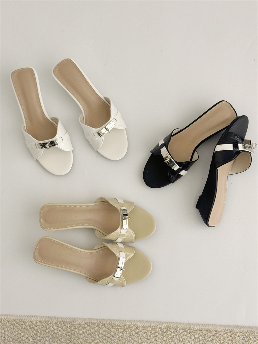 2026 Summer New Korean Dongdaemun Women's Shoes Fashion Simple Toe Separator Low Heel Flip Flops Wedge Sandals