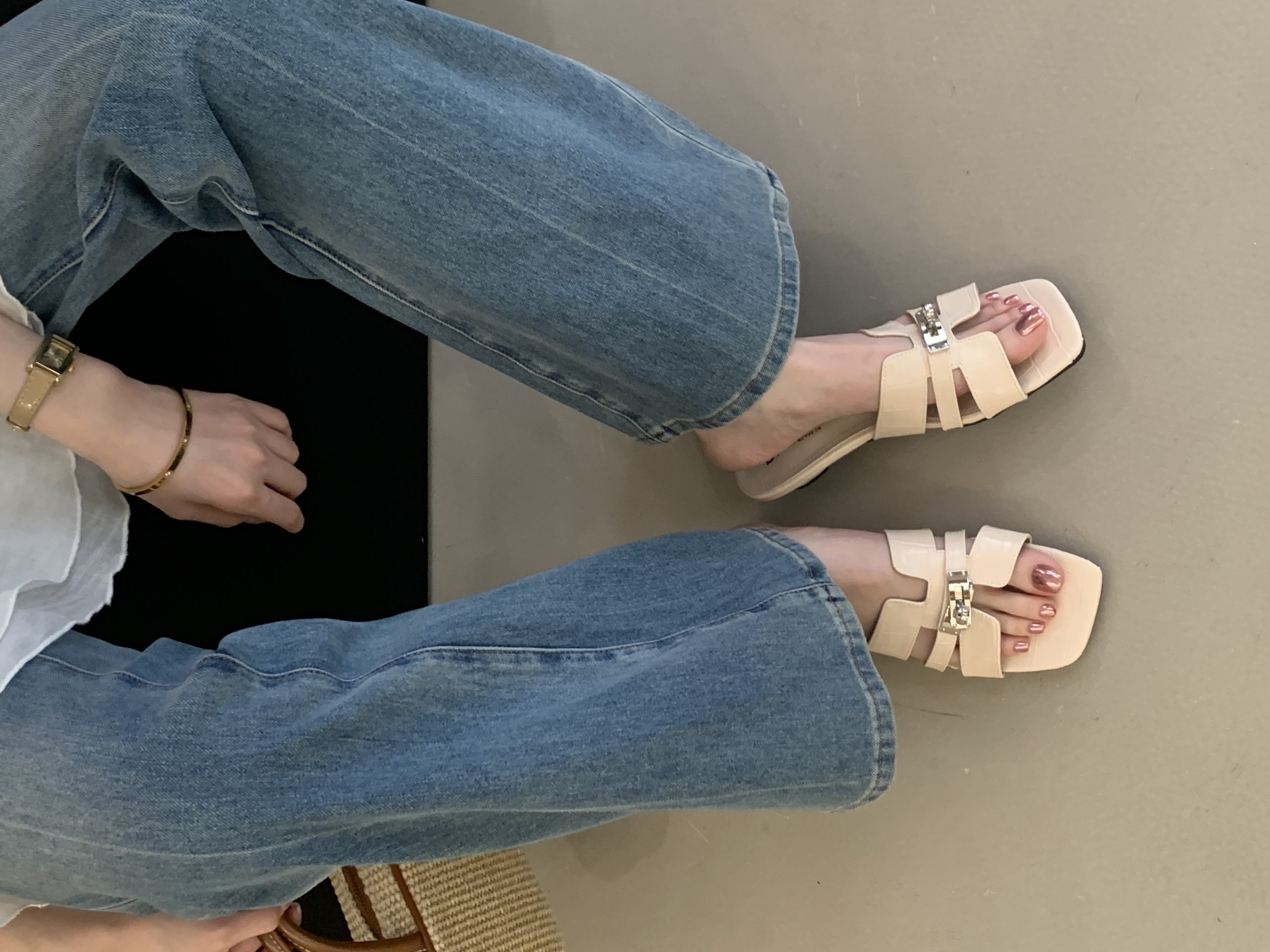 Dou Dou 2026 Gold Buckle French One-Strap Women's Slippers Summer Outdoor Soft Sole Beach Slippers - Image 3